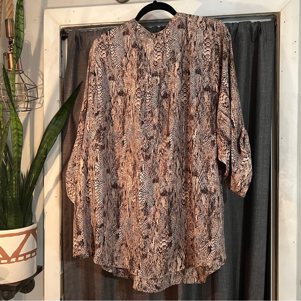 Torrid Snakeskin Button Down Tunic - Picture 3 of 4